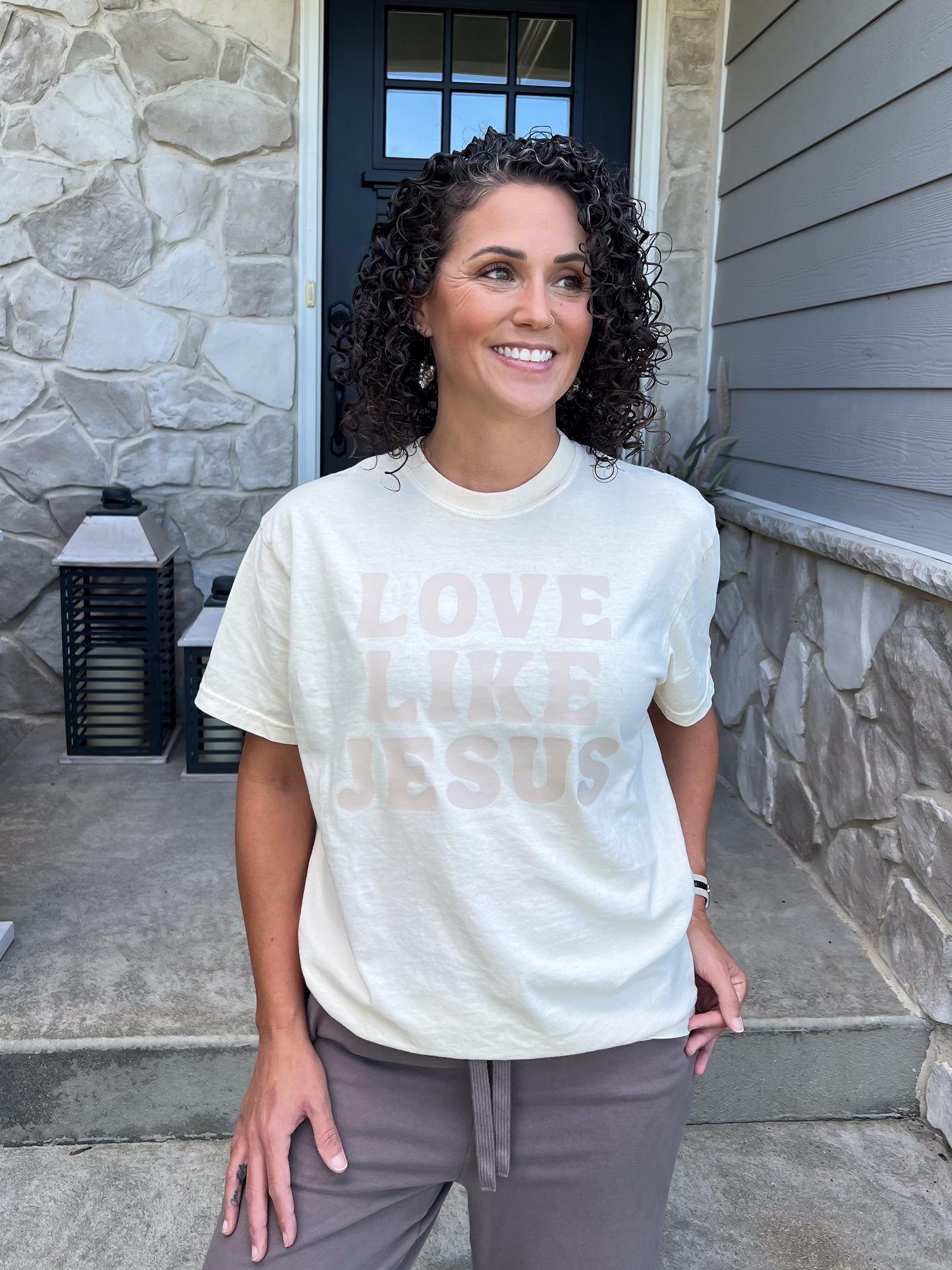 Love Like Jesus tee